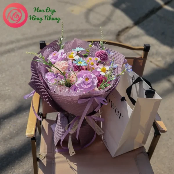 bó hoa sáp hiện đại tone tím