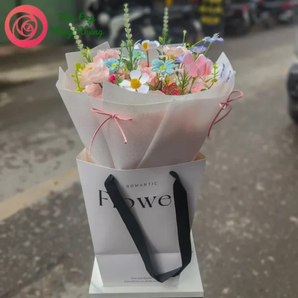 bó hoa sáp hiện đại tone hồng